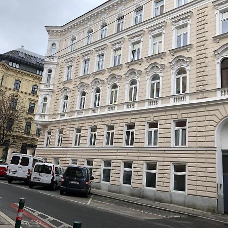 Bonbon Apartment Wina Bagian luar foto